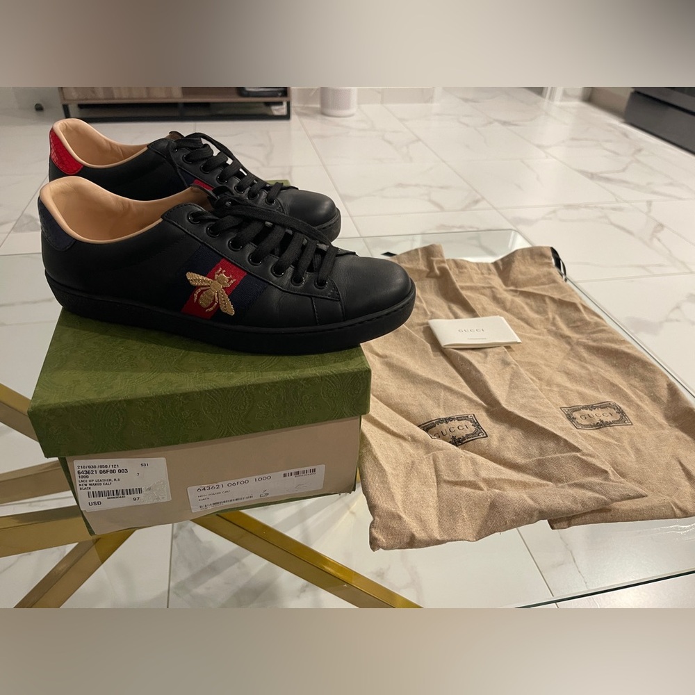 Gucci Black Bee Sneakers 🔥